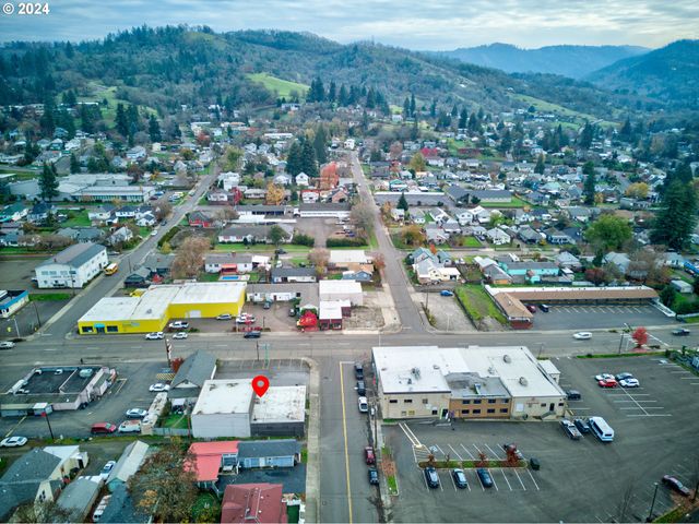 1560 Se STEPHENS St, Roseburg, OR 97470