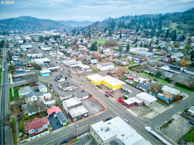 1560 Se STEPHENS St, Roseburg, OR 97470