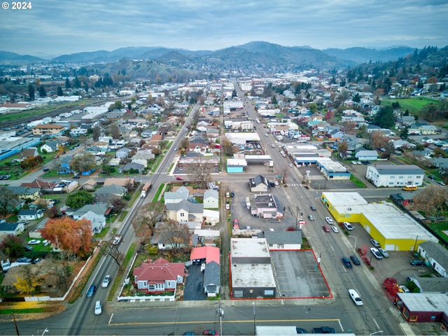 1560 Se STEPHENS St, Roseburg, OR 97470