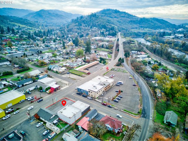 1560 Se STEPHENS St, Roseburg, OR 97470