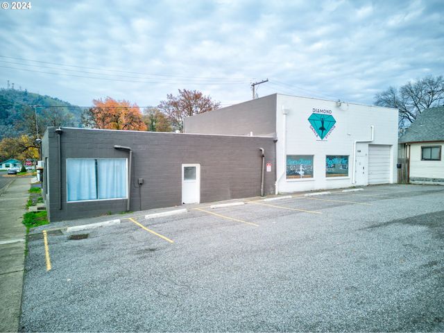 1560 Se STEPHENS St, Roseburg, OR 97470