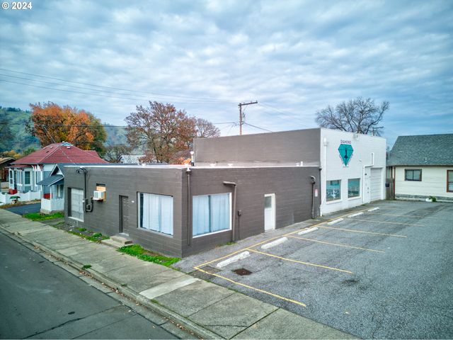 1560 Se STEPHENS St, Roseburg, OR 97470