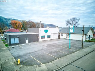 1560 Se STEPHENS St, Roseburg, OR 97470