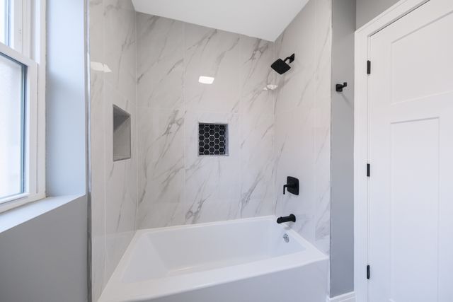 7625 S Clyde Avenue, Chicago, IL 60649