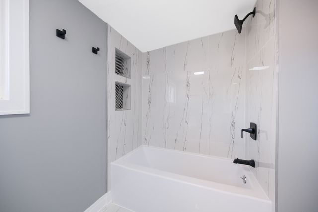 7625 S Clyde Avenue, Chicago, IL 60649