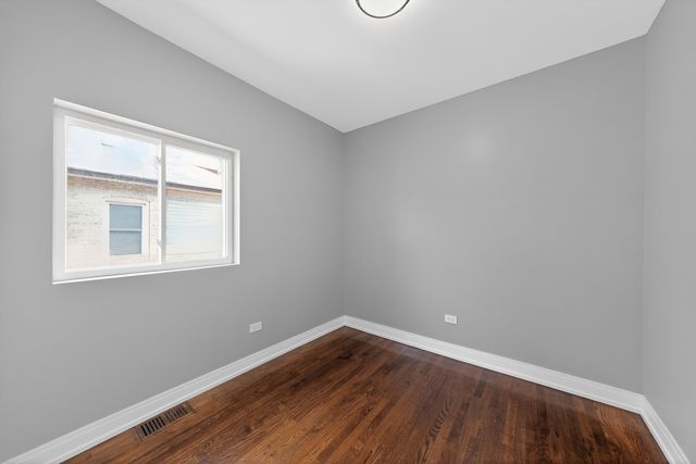 7625 S Clyde Avenue, Chicago, IL 60649