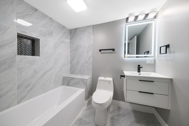 7625 S Clyde Avenue, Chicago, IL 60649