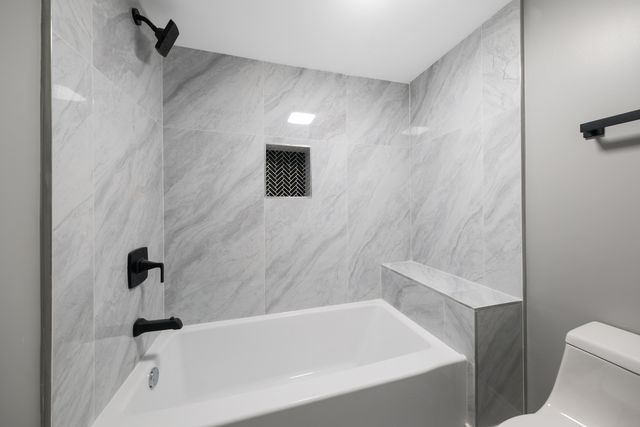 7625 S Clyde Avenue, Chicago, IL 60649