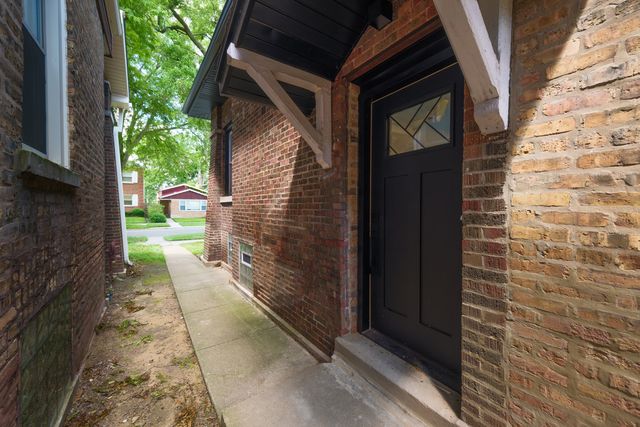 7625 S Clyde Avenue, Chicago, IL 60649