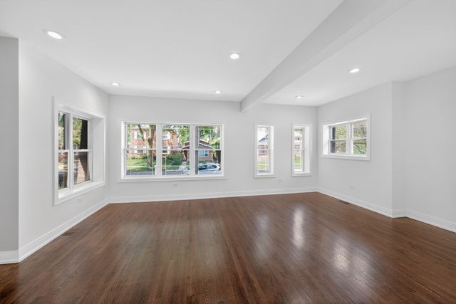 7625 S Clyde Avenue, Chicago, IL 60649