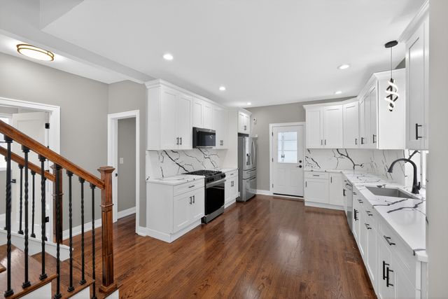 7625 S Clyde Avenue, Chicago, IL 60649