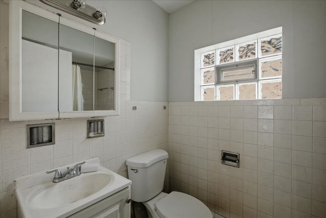 6212 W 64th Place 201, Chicago, IL 60638