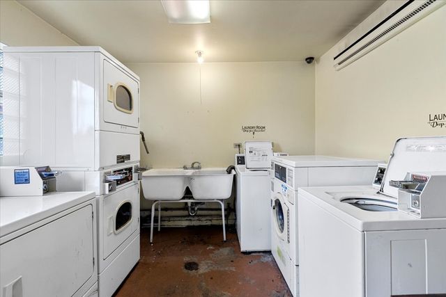 6212 W 64th Place 201, Chicago, IL 60638