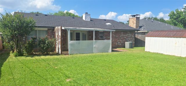 2428 Heathercrest Drive, Arlington, TX 76018