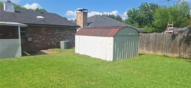 2428 Heathercrest Drive, Arlington, TX 76018