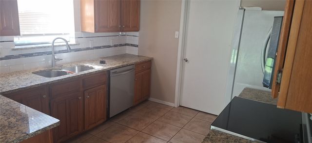 2428 Heathercrest Drive, Arlington, TX 76018