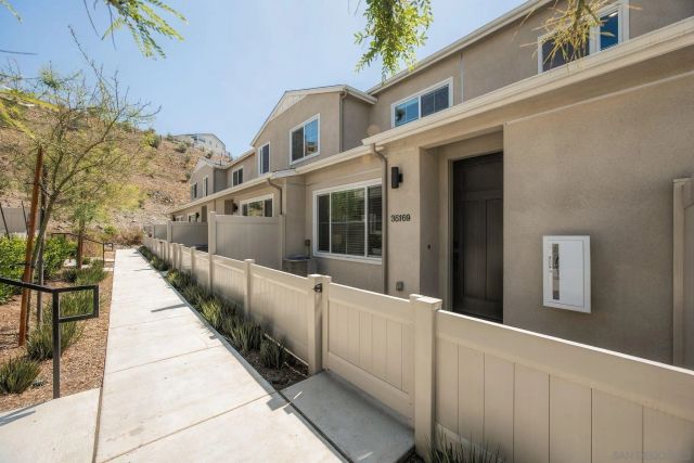 35169 Rangpur Ln, Fallbrook, CA 92028