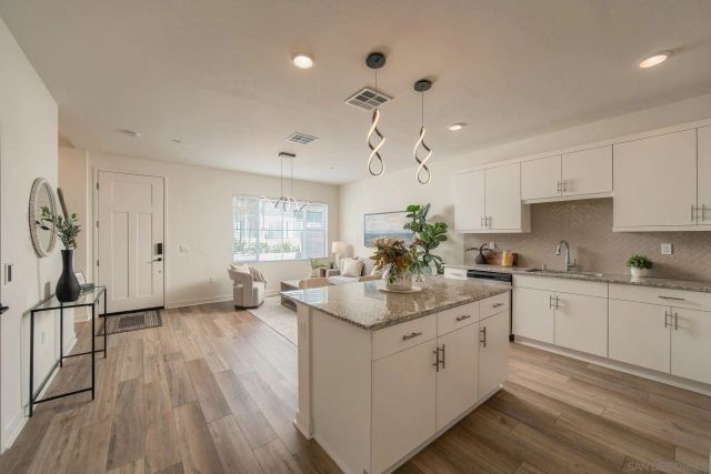 35169 Rangpur Ln, Fallbrook, CA 92028