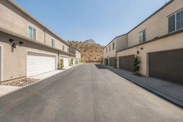 35169 Rangpur Ln, Fallbrook, CA 92028