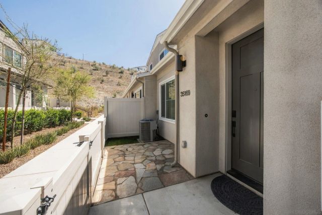 35169 Rangpur Ln, Fallbrook, CA 92028