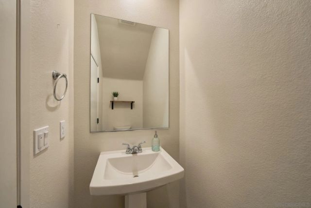 35169 Rangpur Ln, Fallbrook, CA 92028