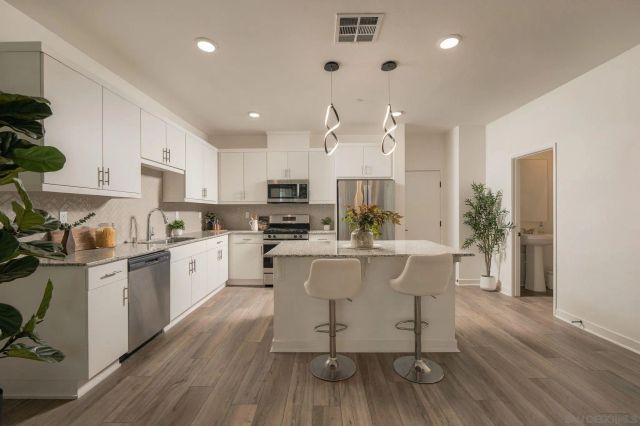 35169 Rangpur Ln, Fallbrook, CA 92028