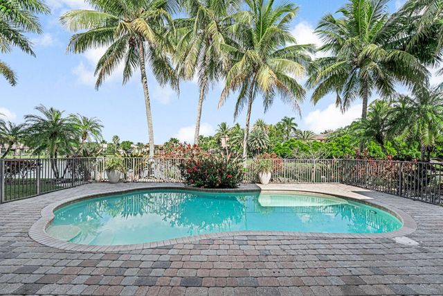 10513 Versailles Boulevard, Wellington, FL 33449