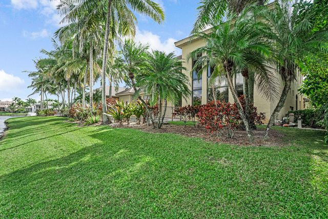 10513 Versailles Boulevard, Wellington, FL 33449