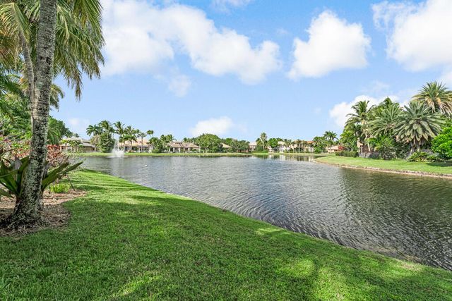 10513 Versailles Boulevard, Wellington, FL 33449