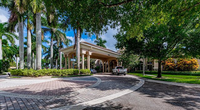 10513 Versailles Boulevard, Wellington, FL 33449