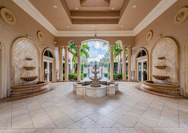 10513 Versailles Boulevard, Wellington, FL 33449