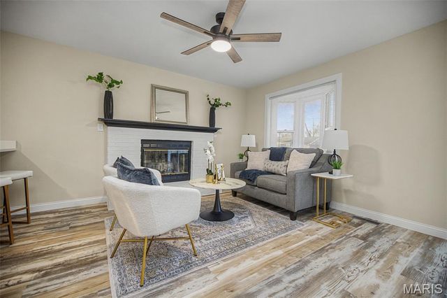 12128 Fleetwood Place, Maryland Heights, MO 63043