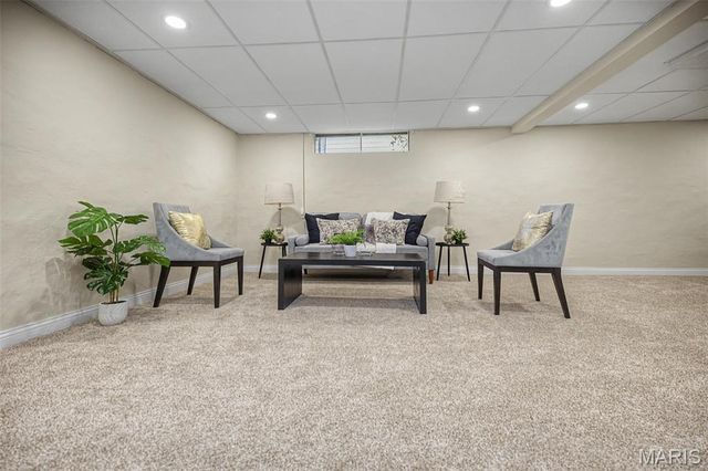 12128 Fleetwood Place, Maryland Heights, MO 63043