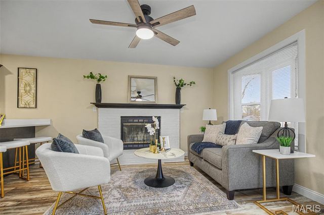 12128 Fleetwood Place, Maryland Heights, MO 63043