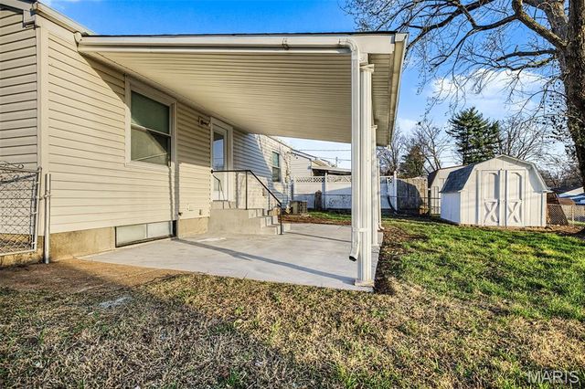 12128 Fleetwood Place, Maryland Heights, MO 63043