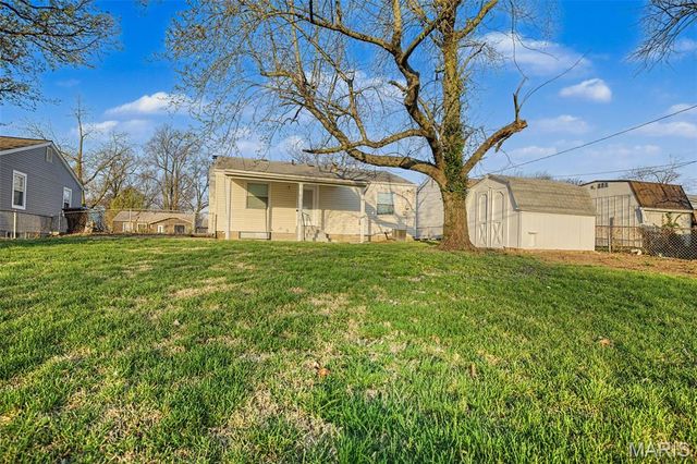 12128 Fleetwood Place, Maryland Heights, MO 63043