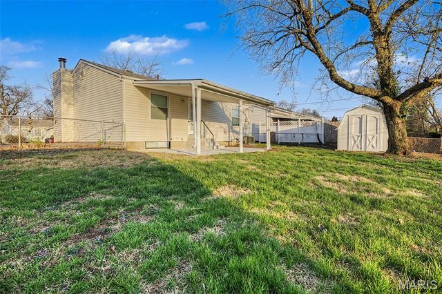 12128 Fleetwood Place, Maryland Heights, MO 63043