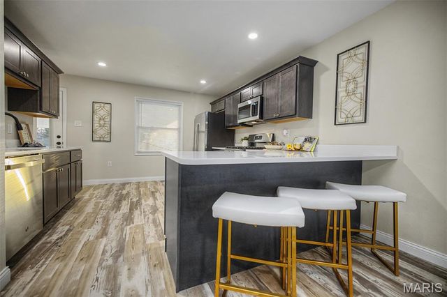 12128 Fleetwood Place, Maryland Heights, MO 63043