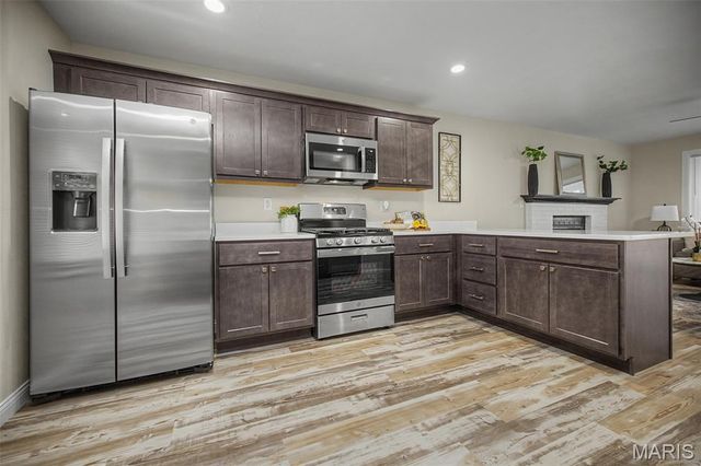 12128 Fleetwood Place, Maryland Heights, MO 63043