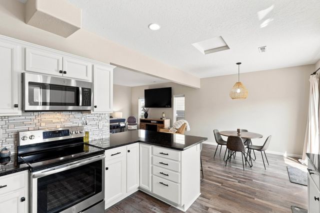 123 S WILLAMETTE St, Greenacres, WA 99016