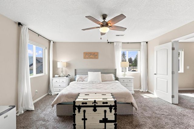 123 S WILLAMETTE St, Greenacres, WA 99016