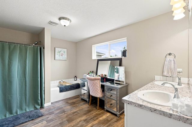 123 S WILLAMETTE St, Greenacres, WA 99016