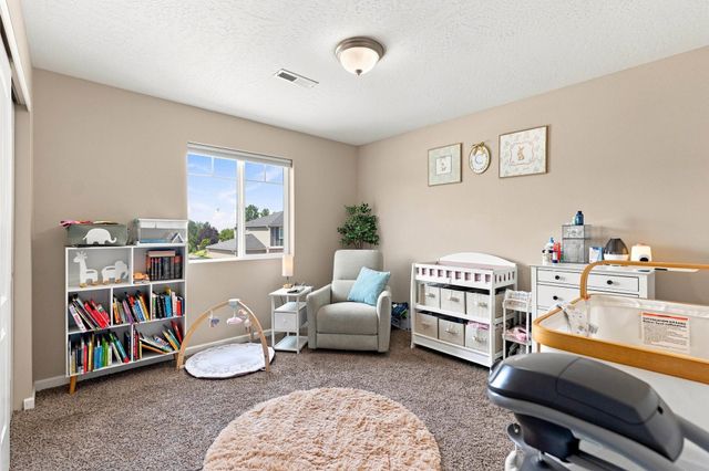 123 S WILLAMETTE St, Greenacres, WA 99016