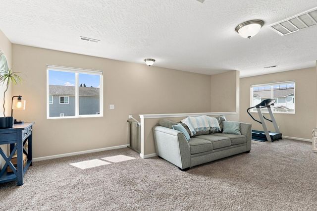 123 S WILLAMETTE St, Greenacres, WA 99016