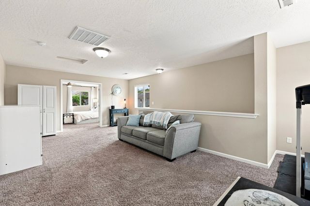 123 S WILLAMETTE St, Greenacres, WA 99016