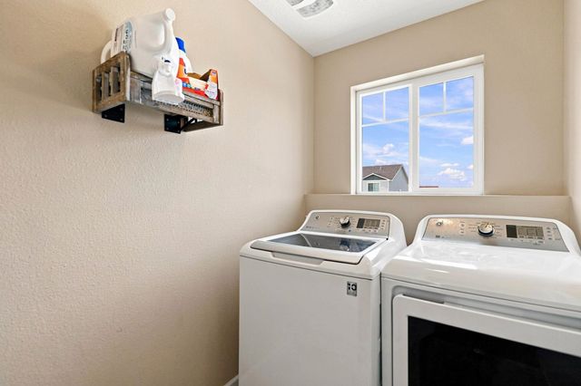 123 S WILLAMETTE St, Greenacres, WA 99016