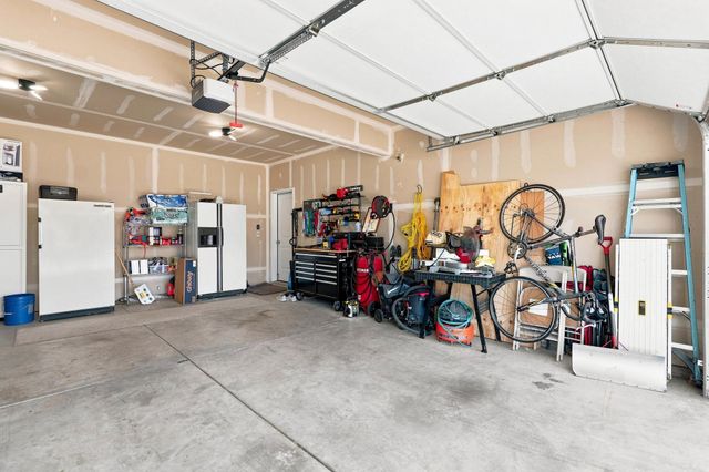 123 S WILLAMETTE St, Greenacres, WA 99016