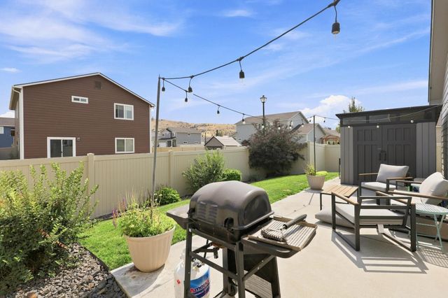 123 S WILLAMETTE St, Greenacres, WA 99016