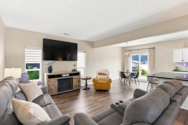 123 S WILLAMETTE St, Greenacres, WA 99016