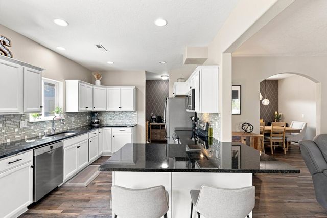 123 S WILLAMETTE St, Greenacres, WA 99016